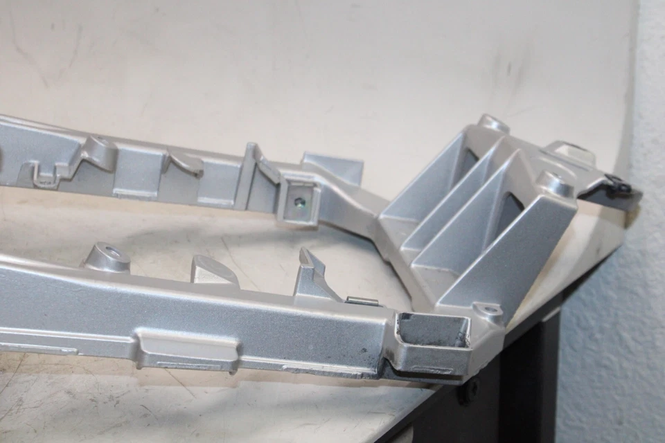 06-12 YAMAHA FJR1300A ABS OEM SUBCHASIS TRASERO SUBMARCO Foto 2 de 4