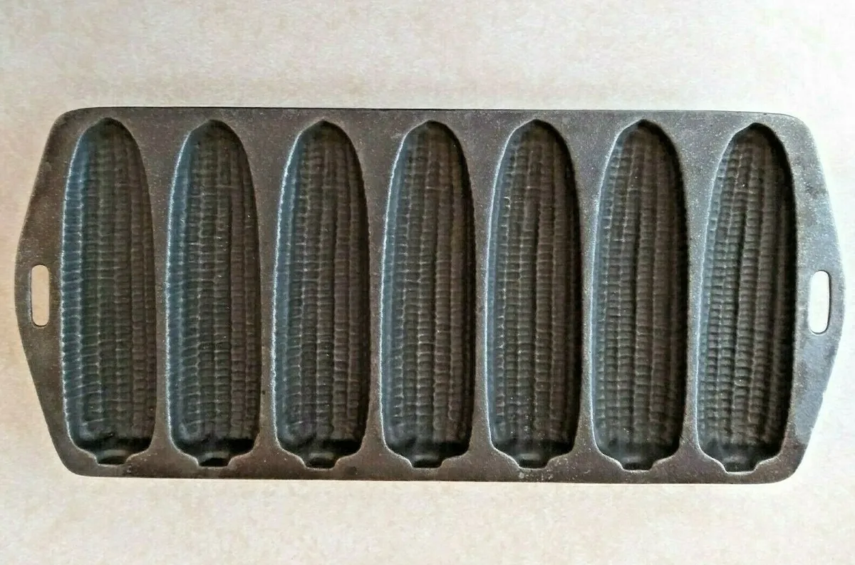 Cast Iron Corn Bread/ Corn Stick Pan, 1940s Vintage Baking Pan 