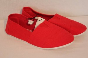 ladies red tennis shoes