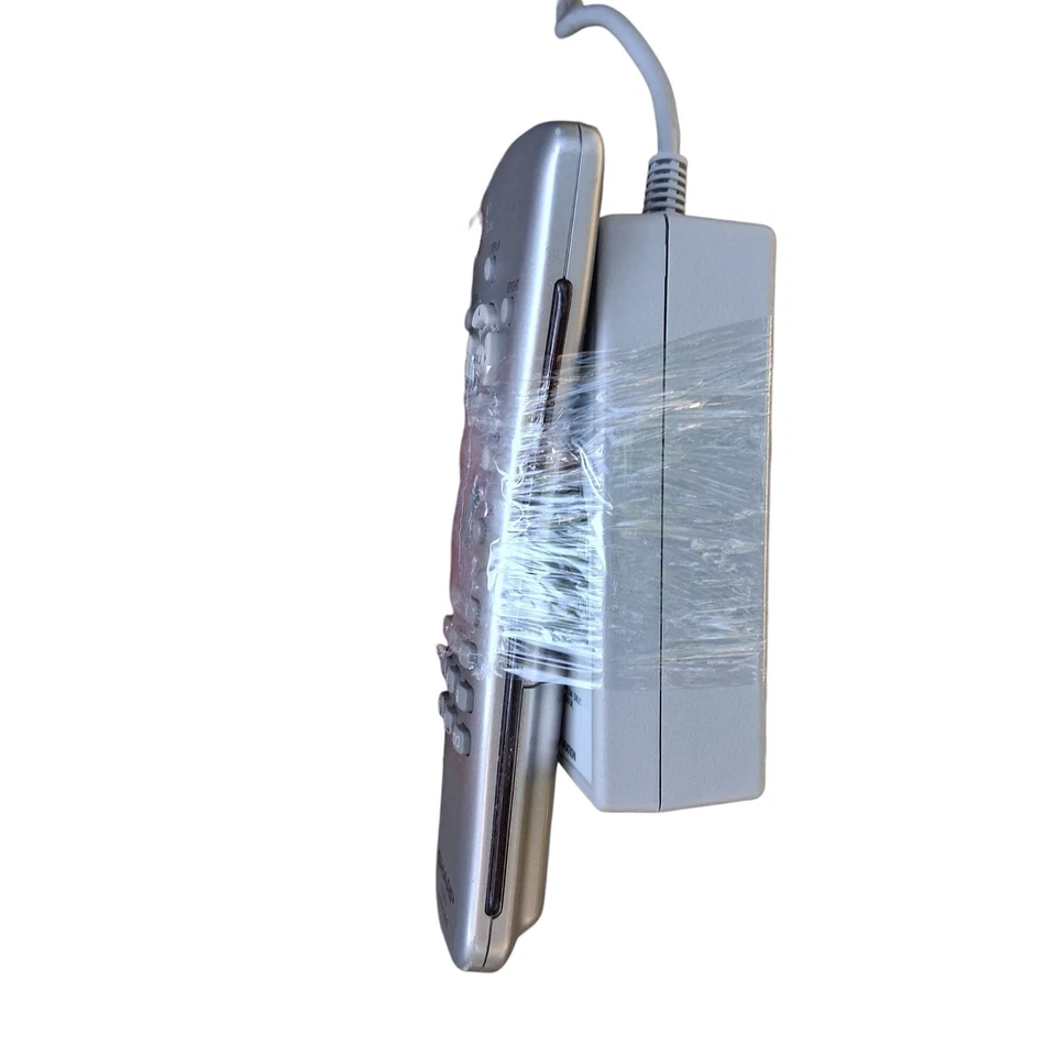 Sharp Aquos LC-15B2UA  15" LCD Color Gaming TV w Remote Control + Travel Stand - Image 3 of 4