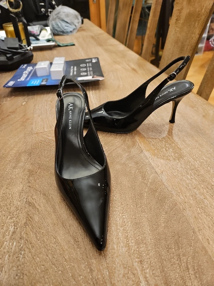 Salto gatinho preto feminino Anne Klein tamanho 7 - Imagem 2 de 4