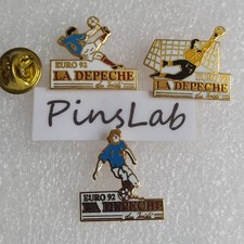 Pin's-FOOTBALL-Lot de 3 Pins-Euro 92-Foot-La Depeche--P5N8