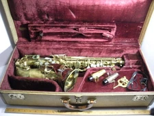 Vintage Saxophone The Buescher Elkhart Indiana True-Tone Low Pitch Old w/Case