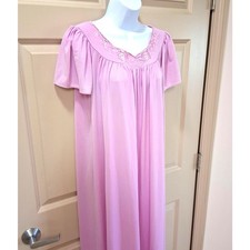 Vintage Miss Elaine Classic Full-Length Nightgown,Embroidered Floral Bodice Sz S