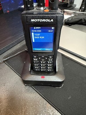 Motorola MOTOTRBO R7 AAH06RDN9RA1AN Digital Two-Way Radio