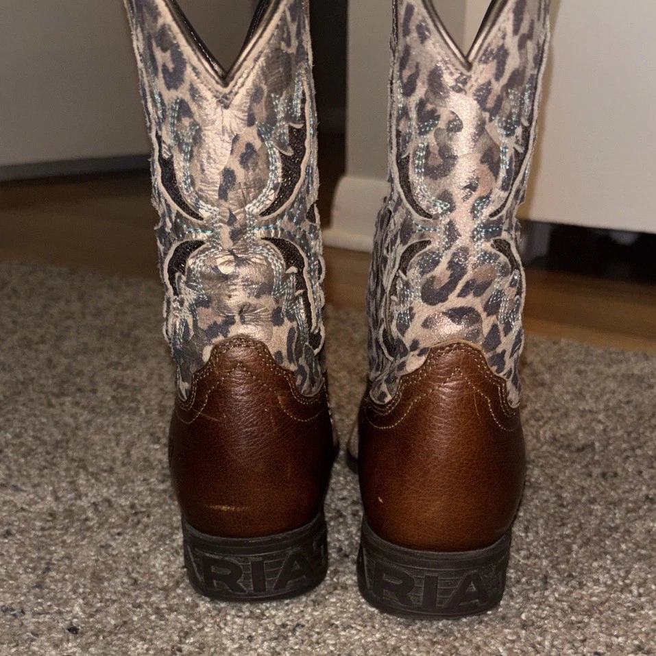 Botas de Vaquero Ariat Wiggle Room Marrón y Estampado de Leopardo Talla 3 Niños Foto 4 de 4