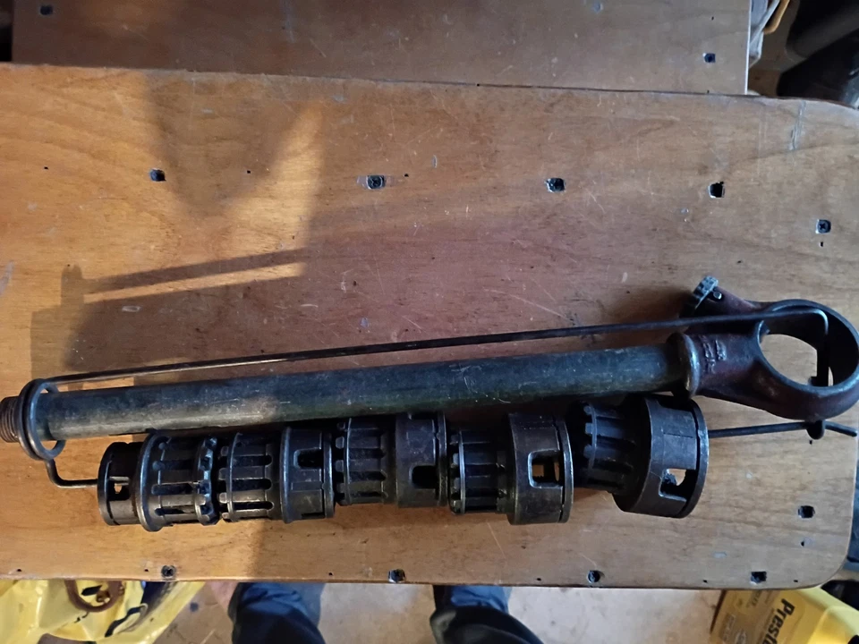 Ridgid 00R 00-R Pipe Threader w/5 Die 1/4",/3/8", 1/2", 3/4", 1", - Image 4 of 4