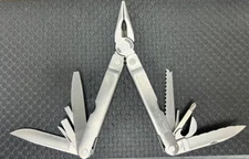Leatherman--Super Tool--Multitool