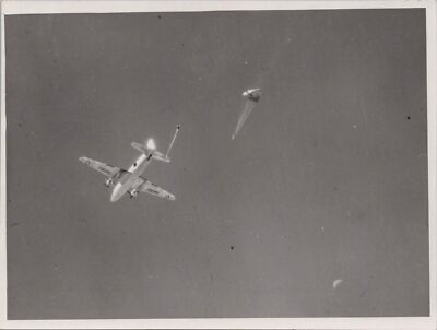 VICKERS VALETTA RAF FALLSCHIRM SPRINGEN KASFAREET KANALZONE ÄGYPTEN VINTAGE FOTO