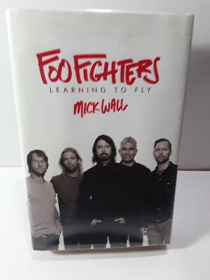 Foo Fighters: Learning to Fly by Mick Wall  1st US printing
