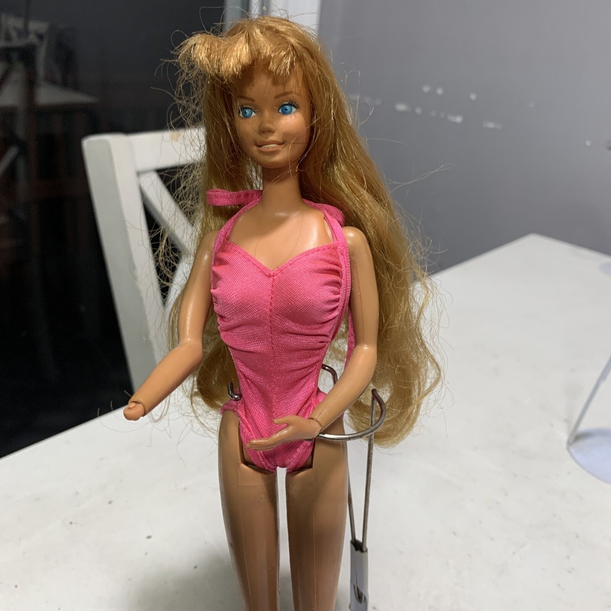 Muñeca Barbie 1979 vintage botón mueve brazos