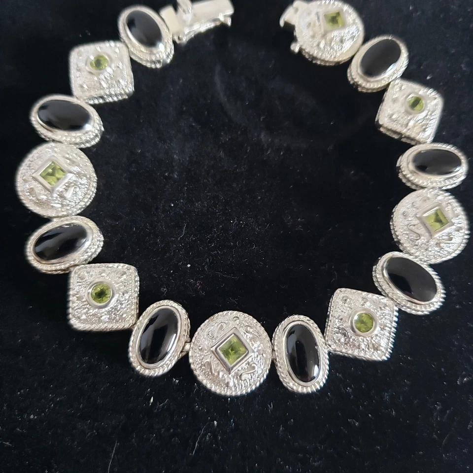 Womens  Bracelet Oval Onyx w Engraved Circles and Square Peridot Gem Stones 925 - Image 4 of 4