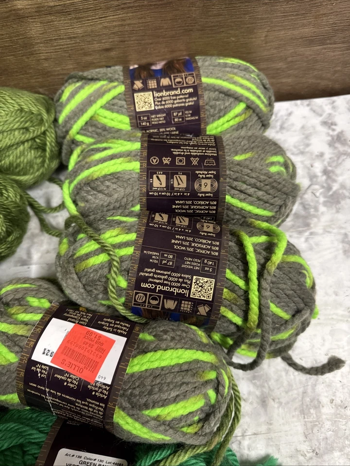 Lote 13 Hilos Marca León Ciudad Natal EE. UU. Acrílico Súper Voluminoso Todo Peso Verde Foto 3 de 4