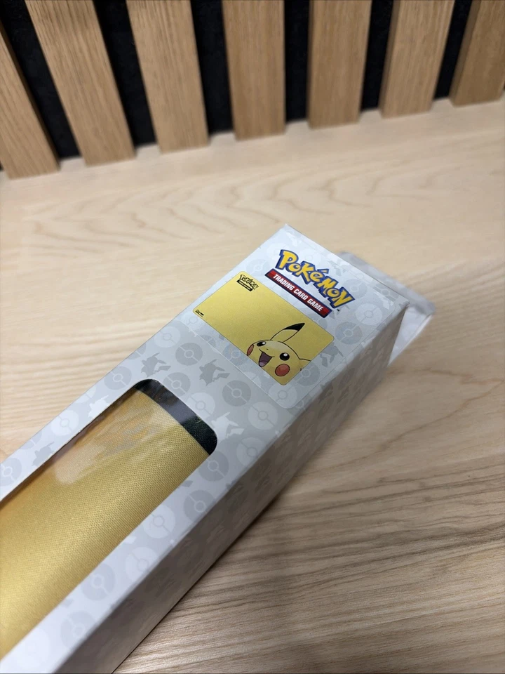 Pokémon - Ultra Pro - Tapis de Jeu - Pikachu neuf grand tapis de souris 34x60cm - Photo 3/4