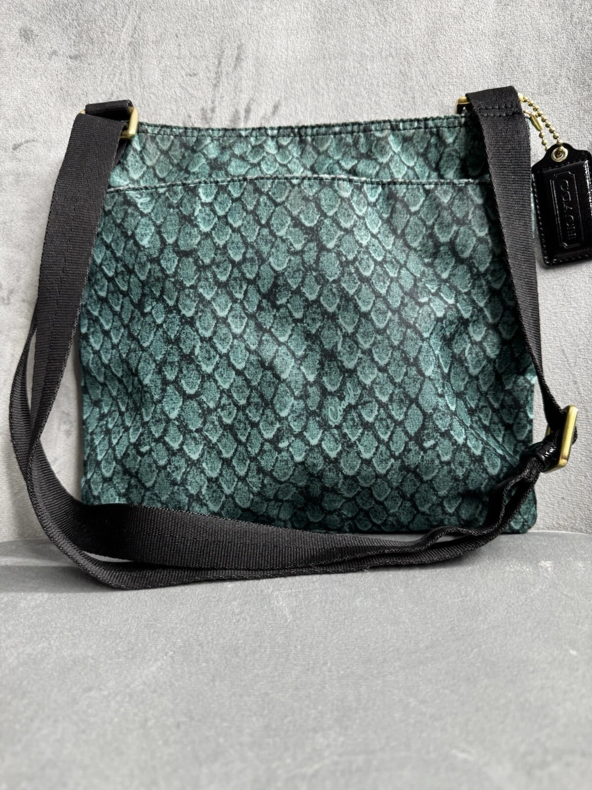 Borsa a tracolla Coach stampa serpente smeraldo tracolla regolabile F77481