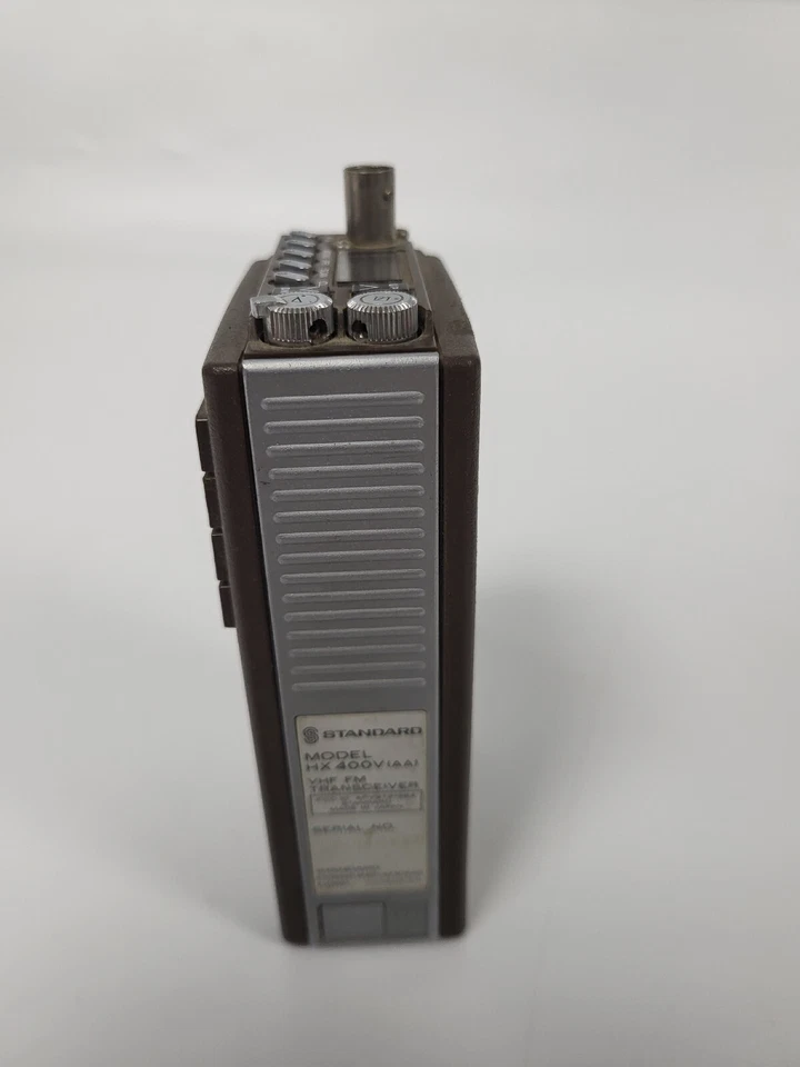 Radio VHF 138.0-174.0 estándar vintage con cargador (sin batería sin probar) Foto 4 de 4