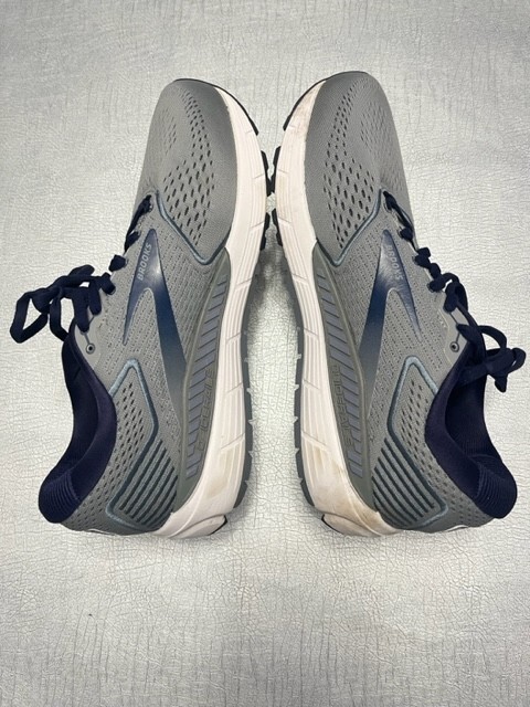 Size 10 - Brooks Beast 20 Gray - 110327-2E-491 for sale