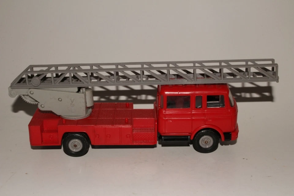 NOREV #97 1:43 BERLIET GBK18 ECHELLE MAGIRUS DL30H Fire Truck - Image 3 of 4