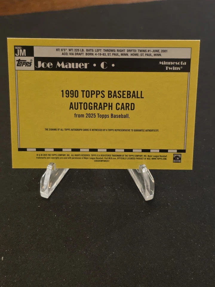 Actualización Topps 2025 Joe Mauer en tarjeta autógrafo gemelos automático SP Foto 2 de 2