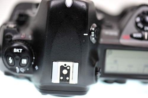 Nikon D2X 12MP PRO OUTFIT W/16-50MM F/2.8 + SB-800 SUPER CLEAN + ONLY 24,580 SC - Picture 7 of 19