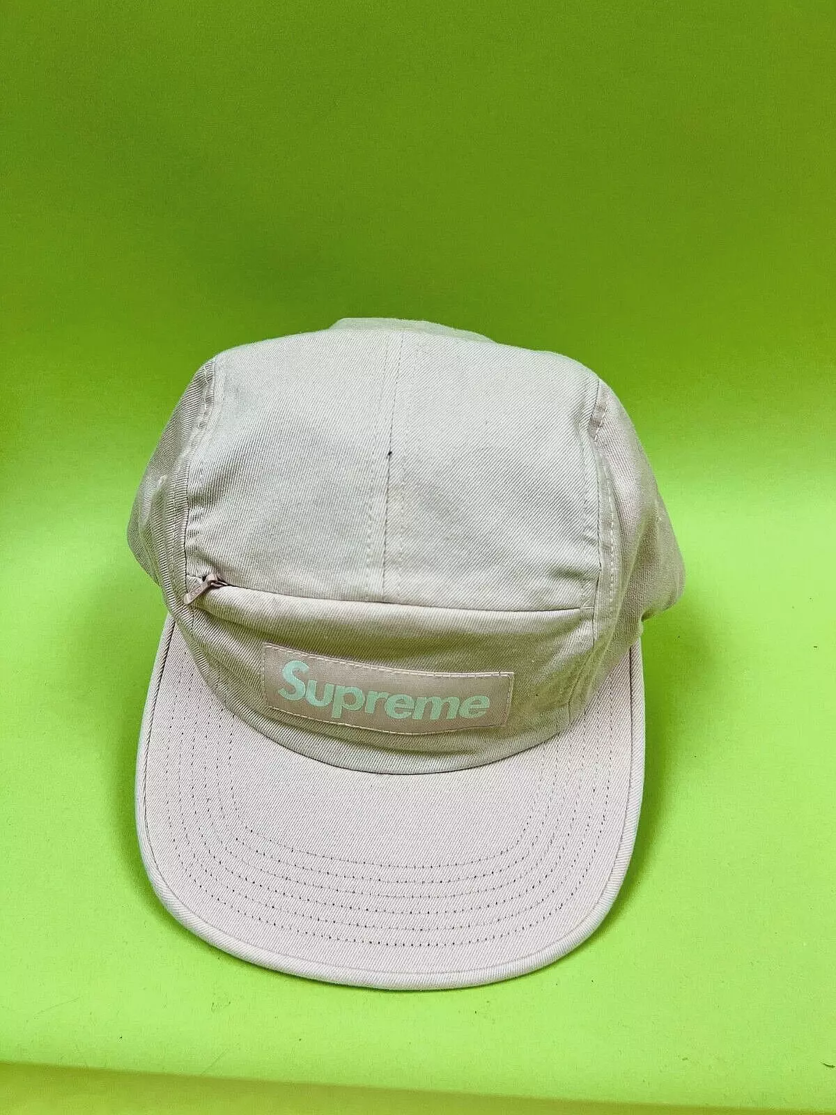 Casquette de camp zippée sur panneau avant Supreme rose neuve avec étiquette
