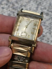 Vintage Elgin 17J Wristwatch 673 W/ CHAMPION BAND.