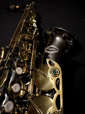 Black Nickel plated Alto Saxophone Unison 7002B Barely Used, accessories
