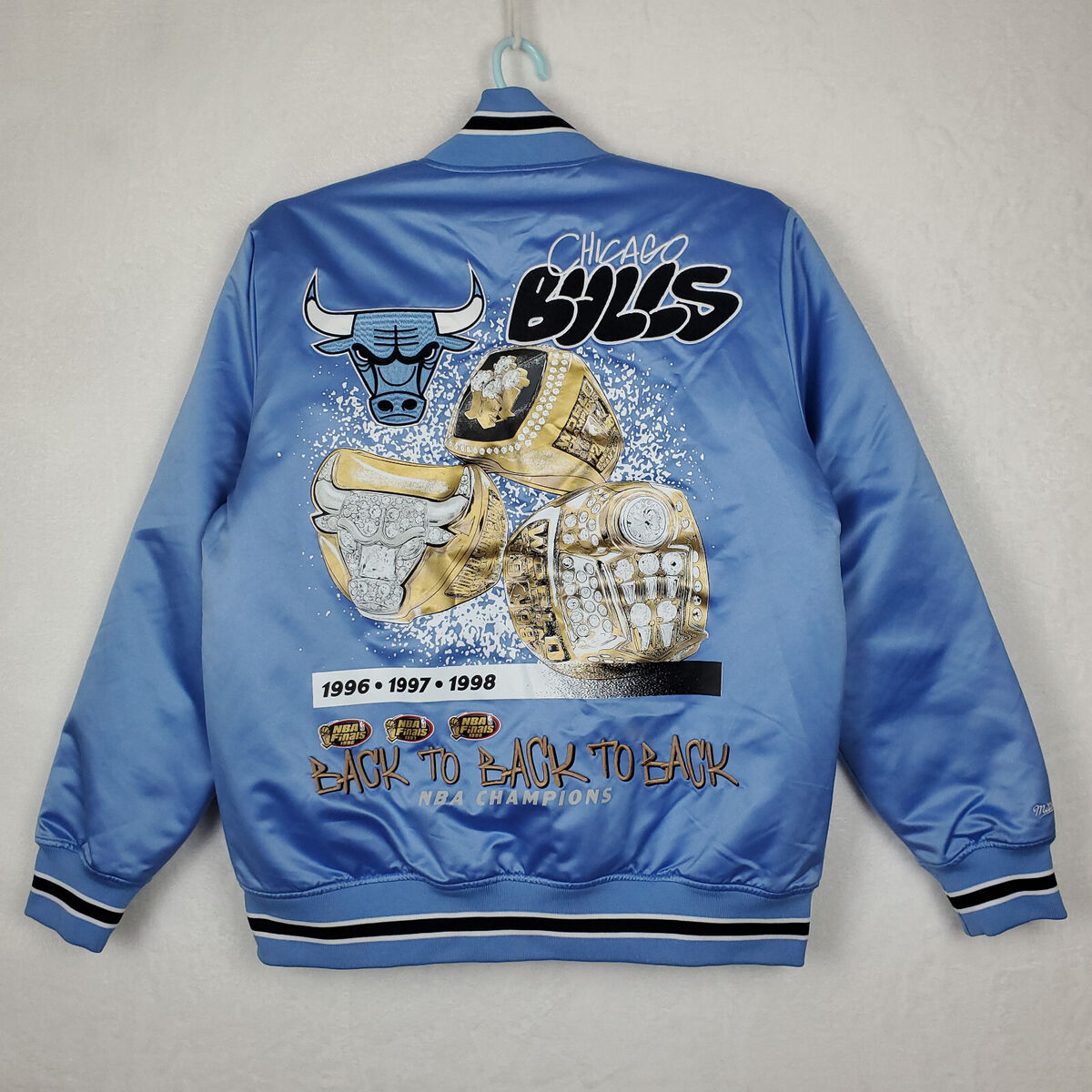 Chicago Bulls Mitchell & Ness NBA Large Varsity Jacket 3 Chicago Bulls Mitchell & Ness NBA Large Varsity Jacket 3