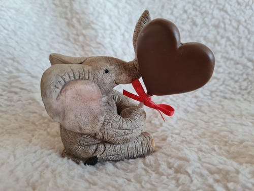 Tuskers Love Is - Chocolate 91276 Elephant Ornament Excellent Used Condition - Picture 4 of 6