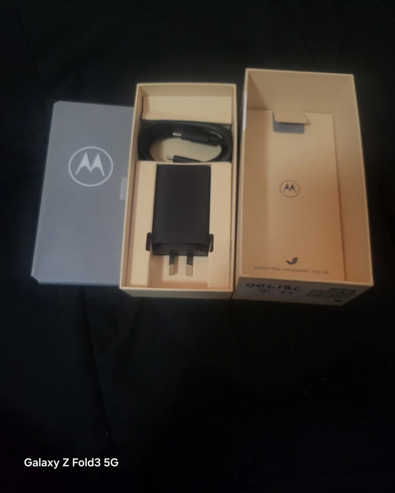 Motorola edge 50 neo - 256GB - Pantone Grisaille (Unlocked) (Dual SIM) - Image 2 of 4