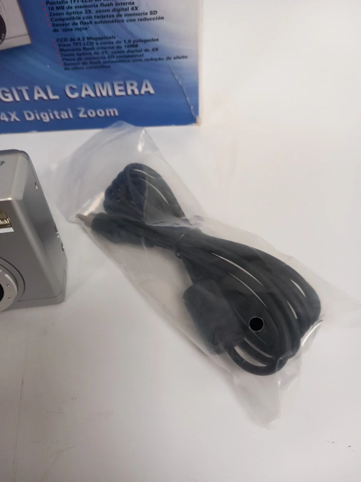 Polaroid PDC 4350 Digital Camera 4.2mp Silver Boxed Accessories - Image 3 of 4