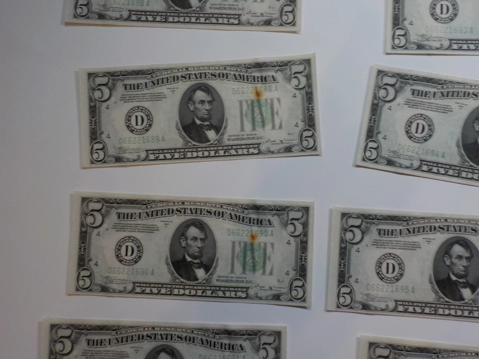 10 Five Dollar Bills Consecutive Serial Numbers 1934 Lot Paper Money Currency  - Image 3 of 4