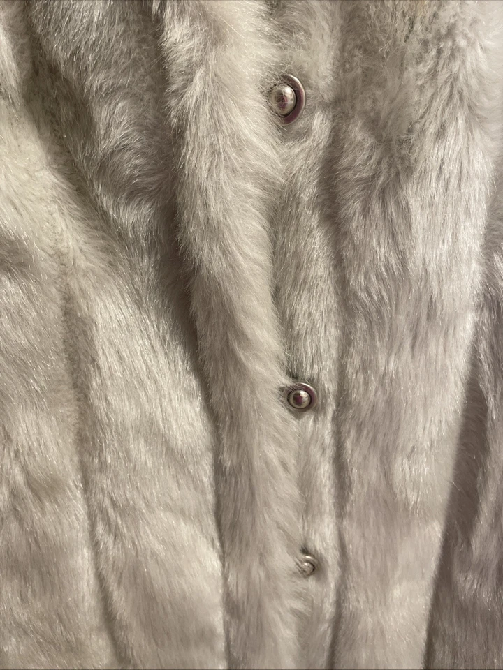Vintage Faux Fur Coat Silver White USA Made See Measurements - Image 4 of 4