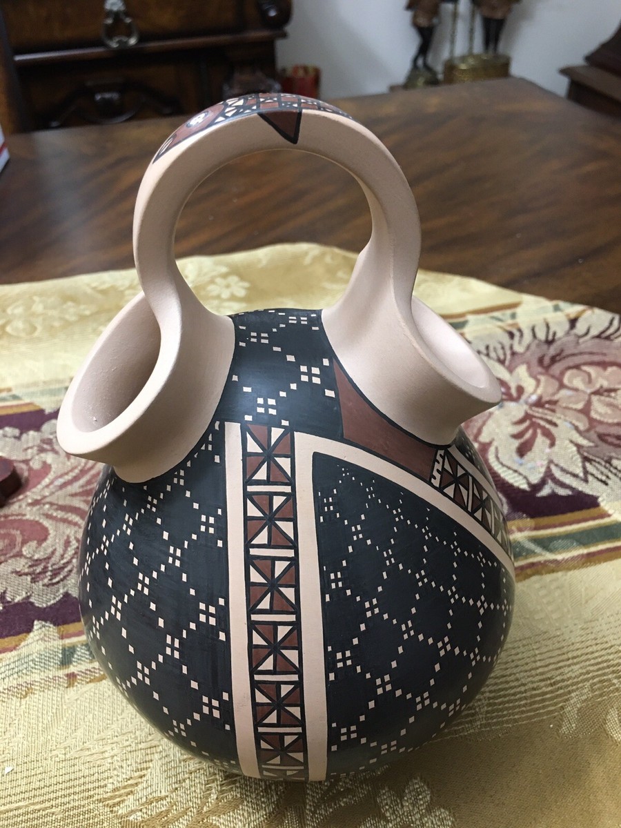 Gerardo Ledezma Veloz Mata Ortiz Mexican Pottery Wedding Vase