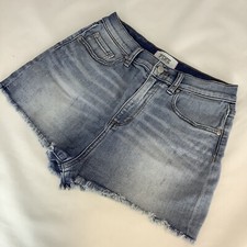 Victoria  s Secret PINK Distressed Raw Hem Denim Shorts - Size 10 US / 12-14 UK