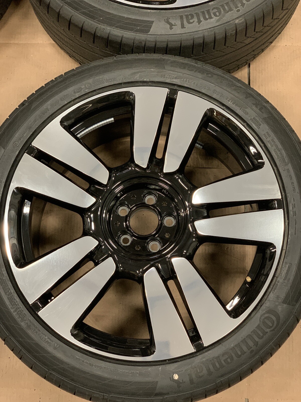 Rolls Royce Cullinan 22 inch Wheels OEM Factory Diamond Cut Rare Continental