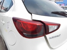 RÜCKLEUCHTE AUßEN LINKS / 1177937 FÜR MAZDA 2 LIM.  *