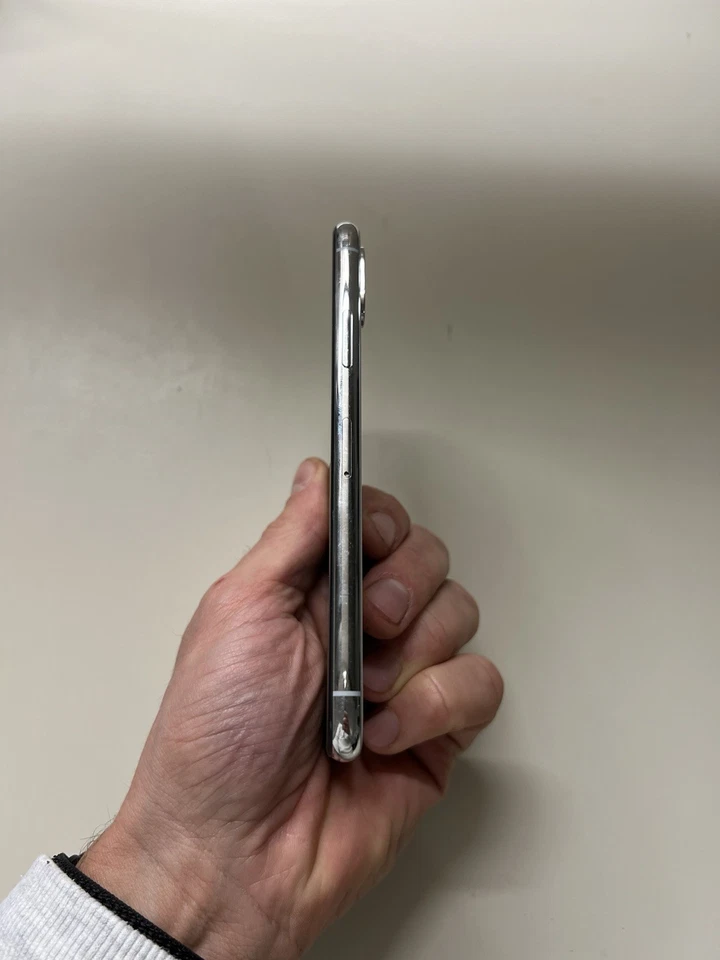 Apple iPhone X - 64 GB - Argento (Sbloccato) - Immagine 3 di 4