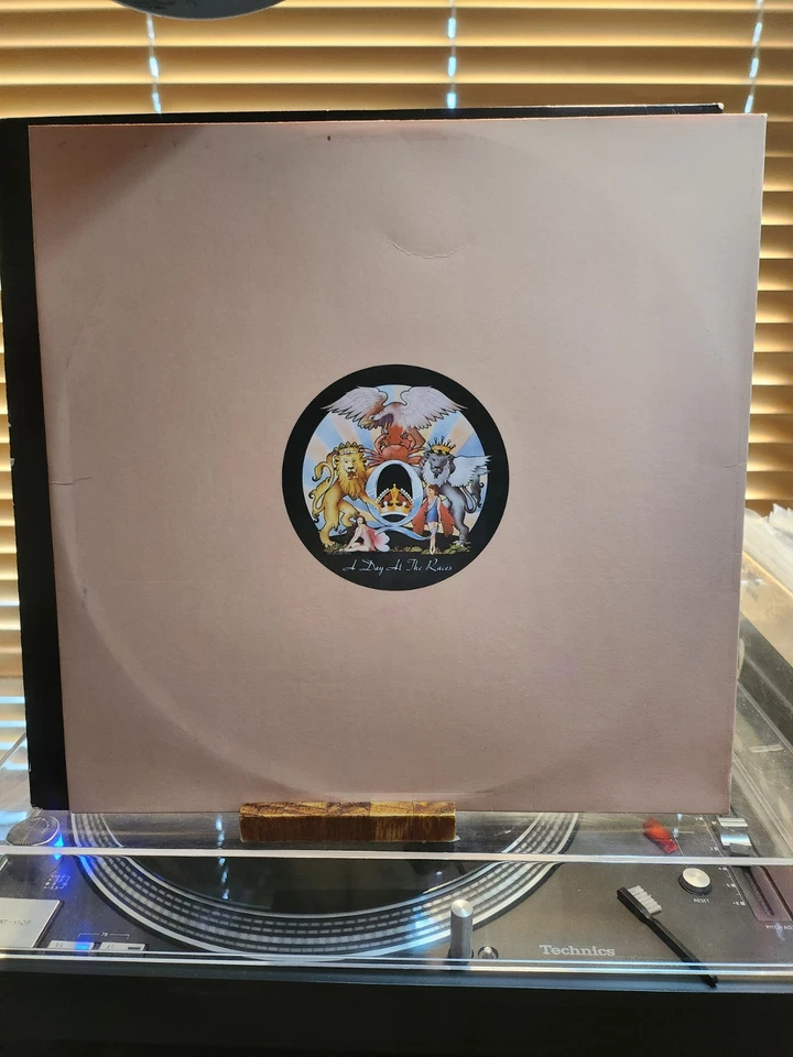 Queen, A Day At The Races, 1976 1st Elektra Stereo, 6E-101, Gatefold - Image 3 of 4