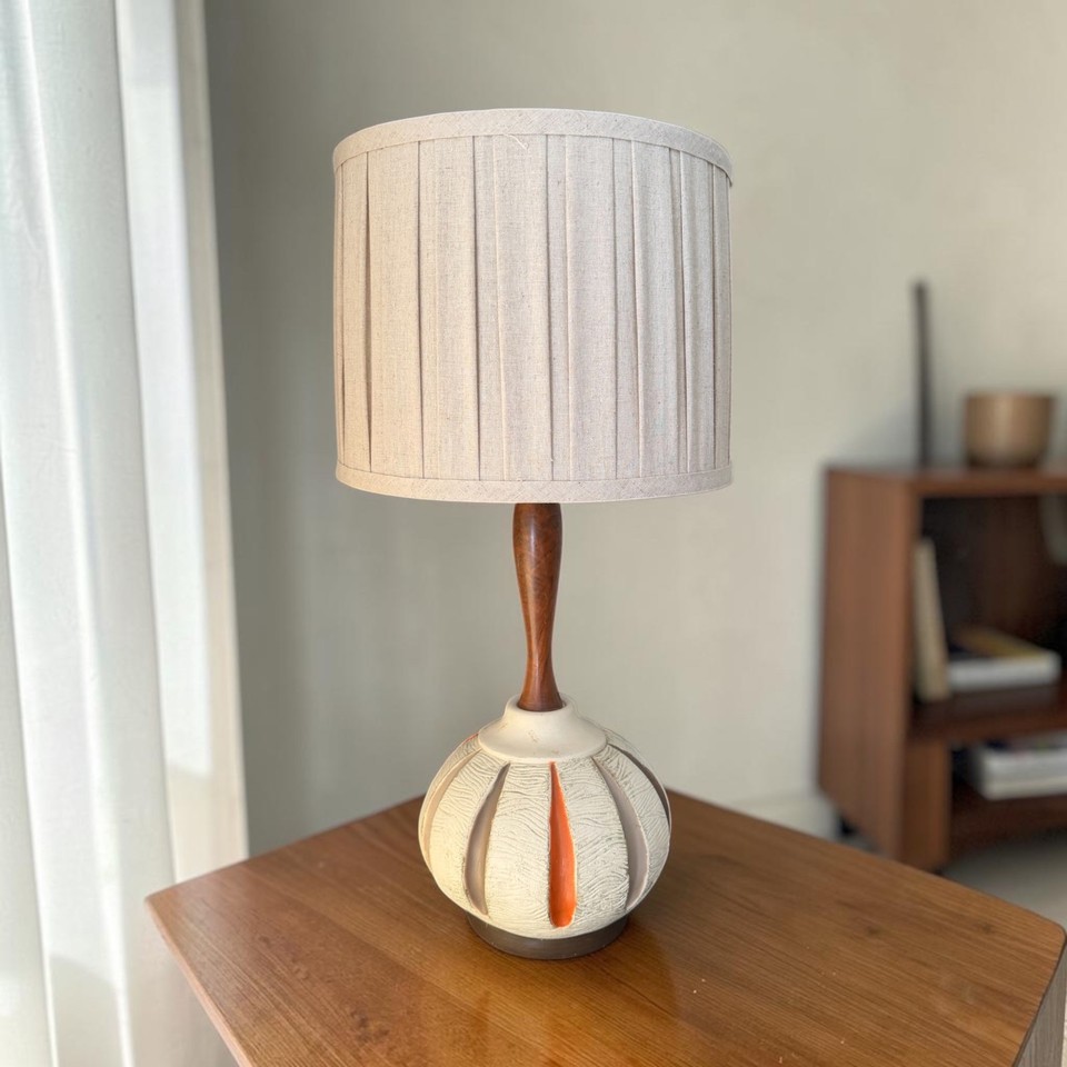 Vintage 1960s MCM Mid Century Modern Textured Chaulkware Wood Table Lamp Orange