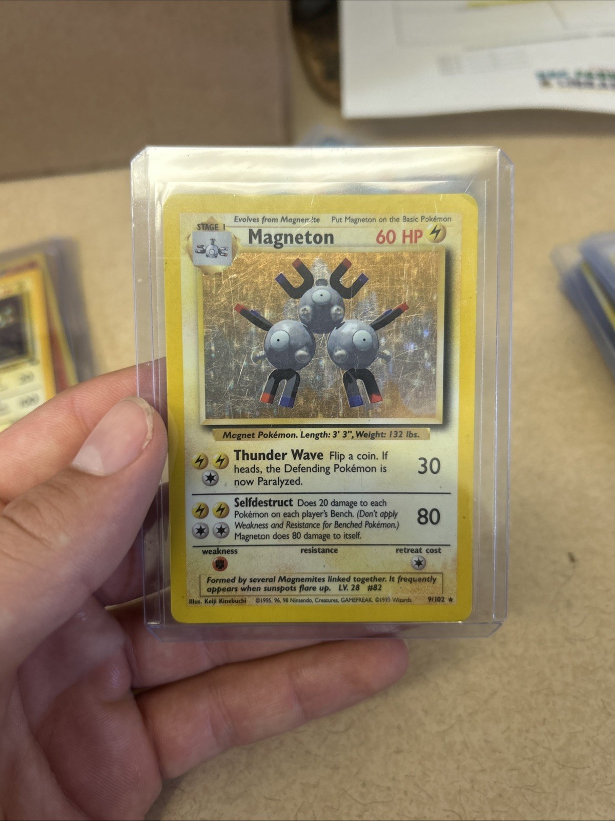 Magneton 009/102 Base Set (Shadowless) Holo 1st Edition Card 1999 WOTC English