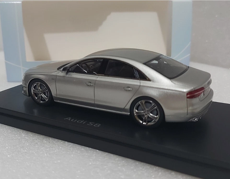Audi S8 Silver 2014 1:43 Neo 46426 No Look Smart Extremely Rare!!! - Image 4 of 4