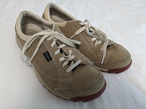 simple brand shoes out of business