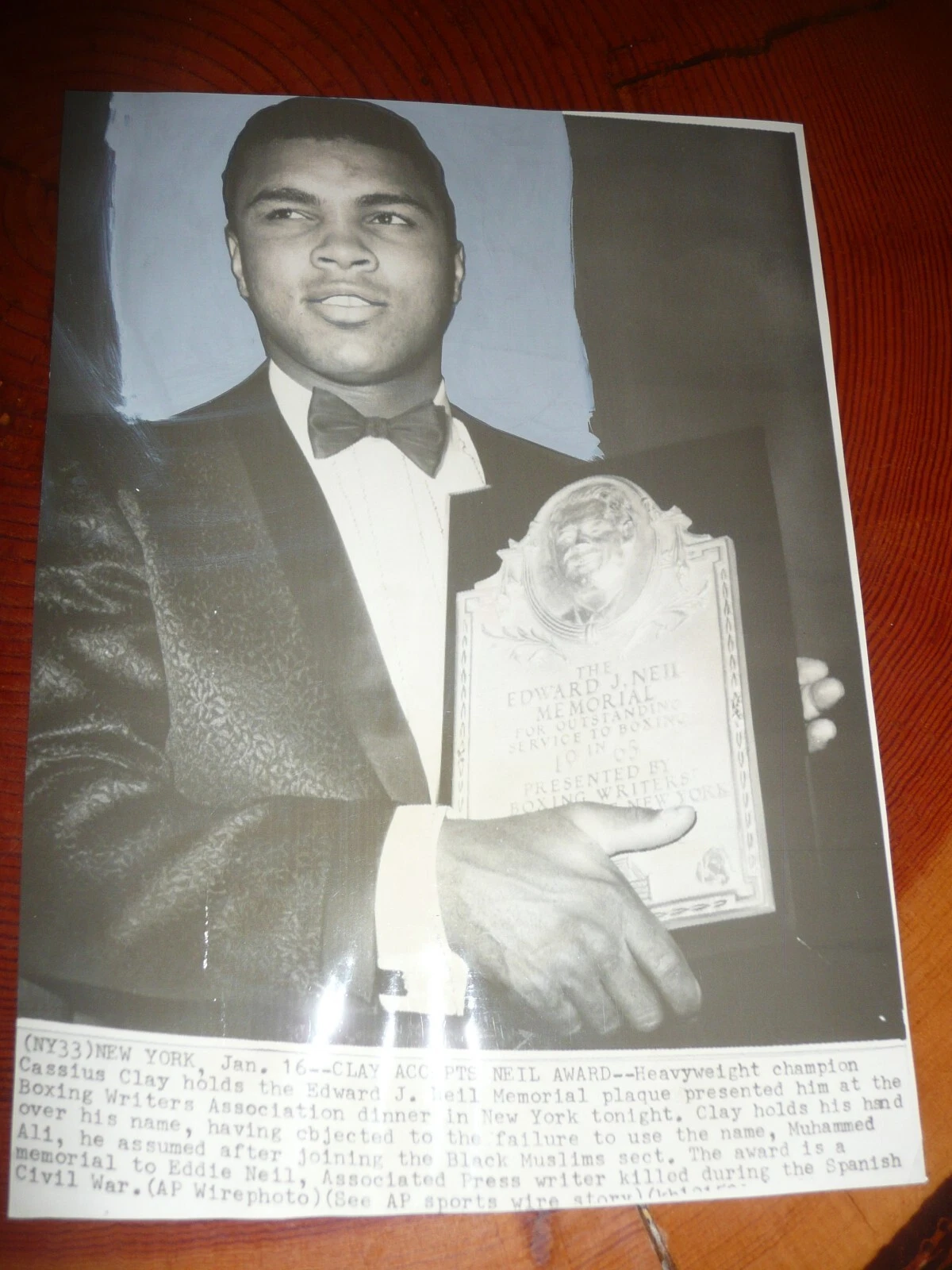 Boxing. Muhammad Ali Accepts Award, 1966 Photo. - 画像1/4