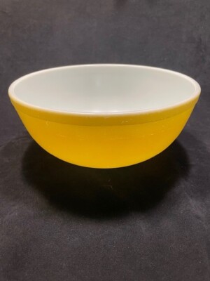 Pyrex Primary Colors #404 Yellow Nesting Mixing Bowl T4
