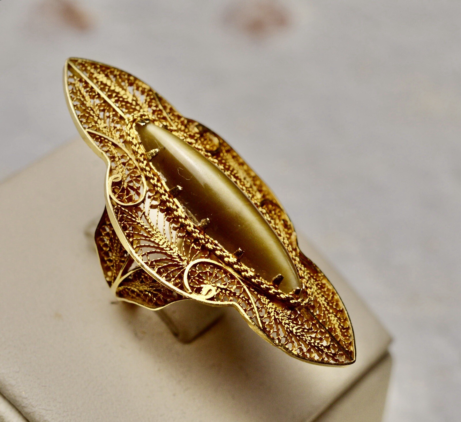 Solid 22K Gold Large Shield Cats Eye Ring Victori… - image 9