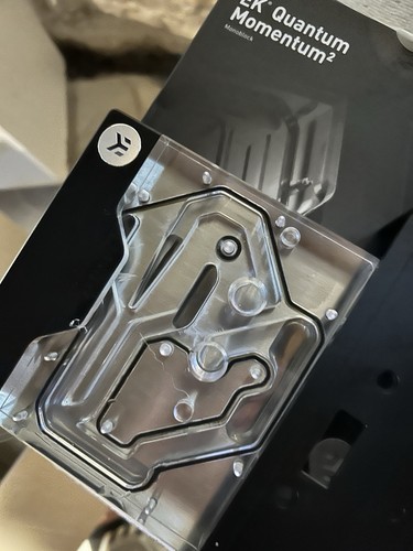 EK-Quantum Momentum² ROG Maximus Z790 Hero D-RGB CPU Monoblock - Water block - Afbeelding 4 van 5