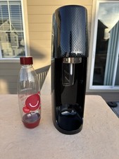 SodaStream One Touch Sparkling Water Machine w/1 bottle & 1 cartridge expired
