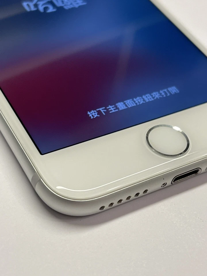 Apple iPhone 7 - 32GB - Silver (Unlocked) A1778 (GSM) - 99p start - Image 2 of 4