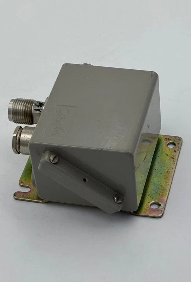 Danfoss EMP2 084G2106 Pressure Transmitter | 0-4 Bar Range | 4-20 mA output - Image 3 of 4